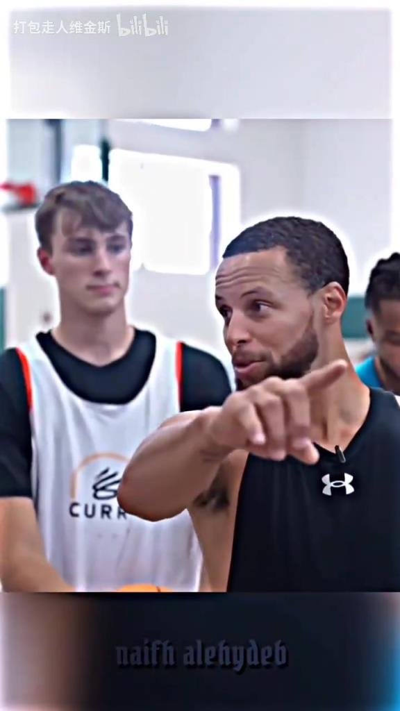 庫里：其實這個暴扣是我教的！當弗拉格出現在庫里的訓練營！